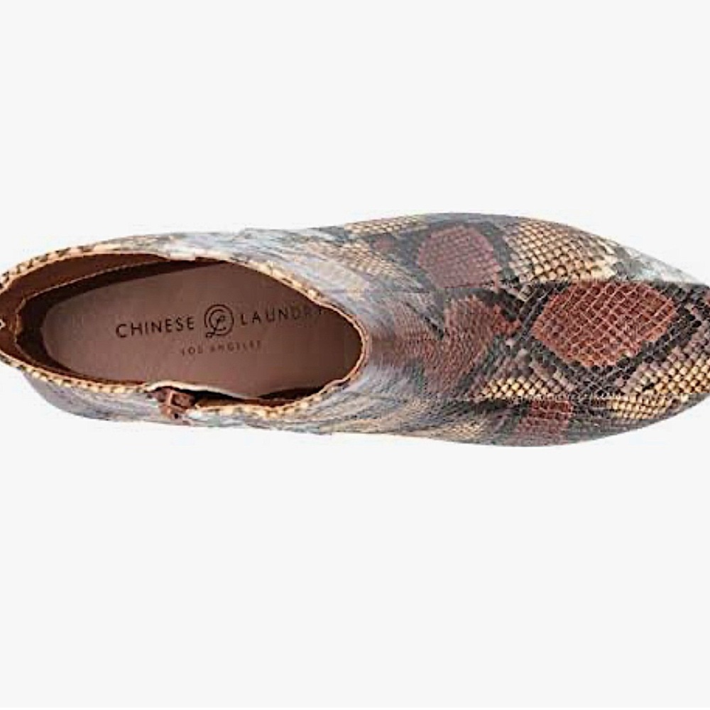 Chinese Laundry Women's Davinna Ankle Boot
DAVINNA SNAKE
Sz 7
NWT - Picture 6 of 8